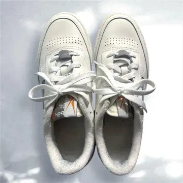 Reebok 화이트 가죽 스니커즈