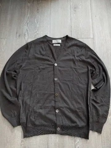 투모로우랜드 V넥 가디건