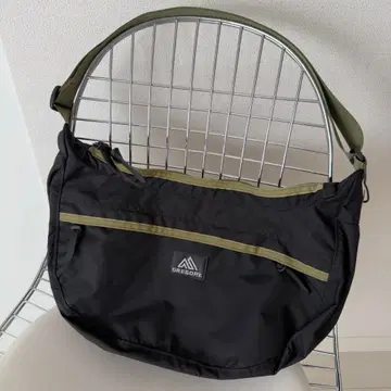 GREGORY SATCHEL M 블랙/올리브