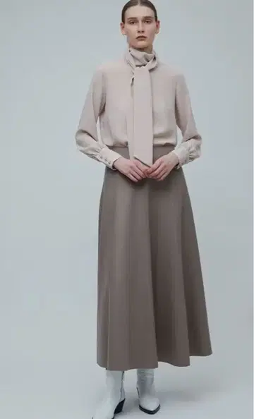 [ 미사용 새상품 ] BEIGE, 베이지, CORBY 코비 온워드 스커트