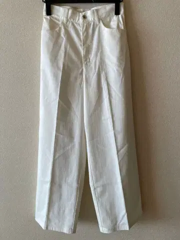 Tiara 화이트 팬츠