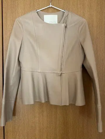 베이지 가죽 플레어 자켓