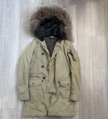 베이지 퍼(fur) 부착 모즈 코트