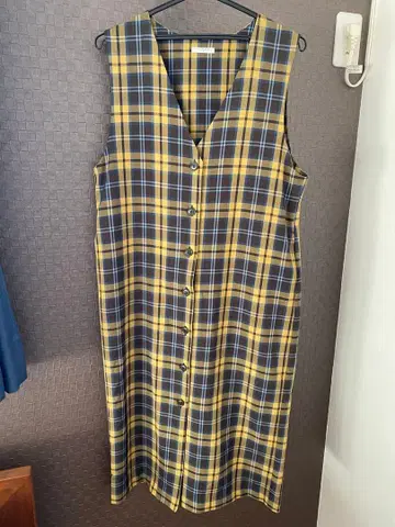 체크 무늬 슬리브리스 원피스