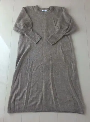 베이지 롱 기장 니트 스웨터