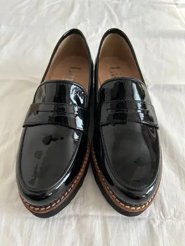 Lince 블랙 통굽 로퍼 로퍼