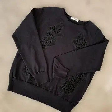 투모로우랜드 스웨터