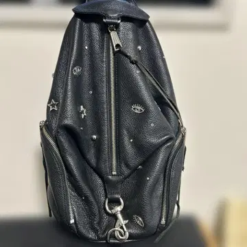 스터드 장식 블랙 가죽 백팩