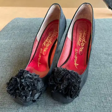 오데뜨 앤 오딜 힐 펌프스