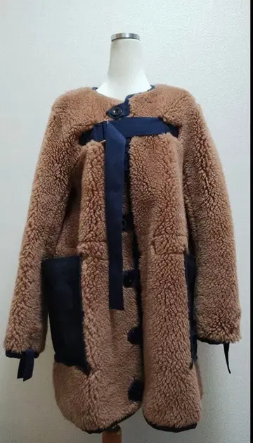 Sacai 보아 코트 새상품급