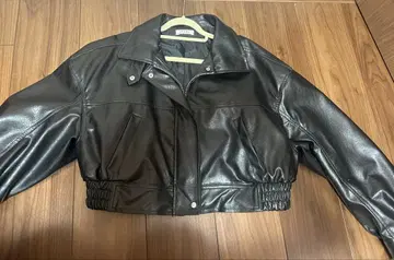 INGNI 크롭 기장 블랙 가죽 자켓 M 사이즈