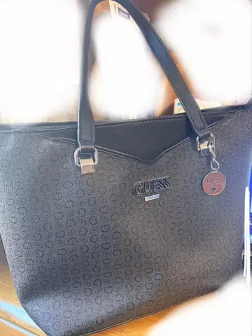GUESS 블랙 토트백
