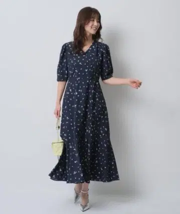 JUSGLITTY 저스길리티 작은 꽃 프린트 원피스 네이비