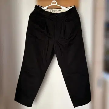 DENHAM 블랙 치노 팬츠