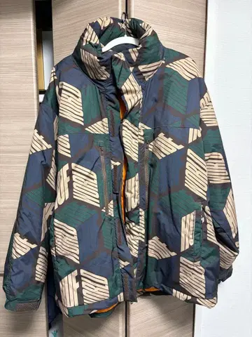 HUF 다운 자켓 L 사이즈