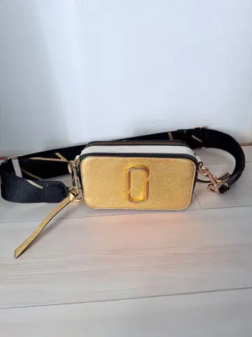 MARC JACOBS 골드 숄더백 합성 피혁