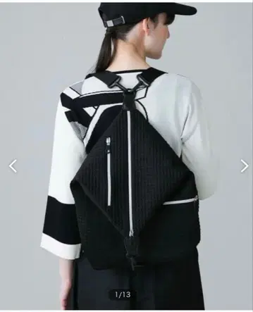 HIROKO KOSHINO 엠보싱 네오프렌 백팩 새상품급