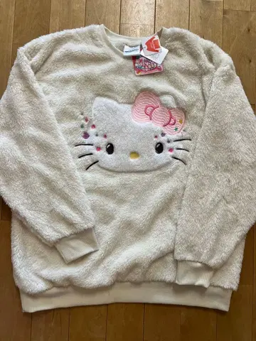 헬로키티 50주년 기념 룸웨어 파자마