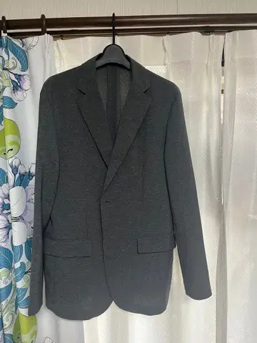 GU 그레이 테일러드 자켓과 팬츠 세트