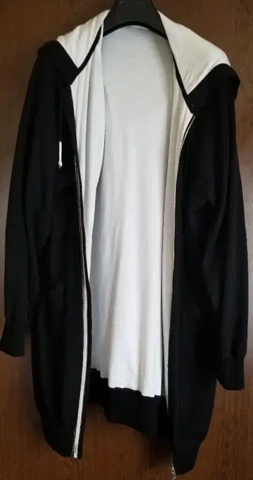 후드 부착 블랙 롱 블루종