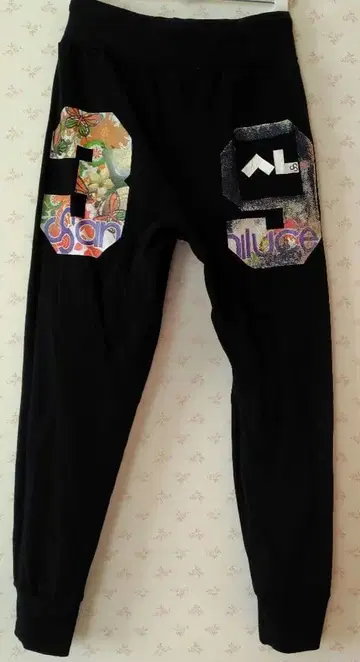 ANNILUCE 데미지 프린트 조거 팬츠 블랙 ANNILUCE