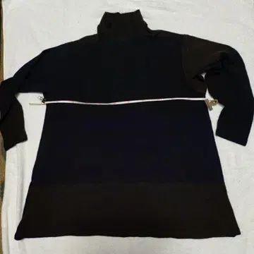 요건 레일 다크 블루 브라운 하이넥 긴팔 스웨터