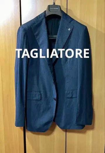 TAGLIATORE. Jacket. 48/7R