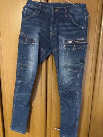 다크 블루 카고 팬츠 지퍼 포켓 포함