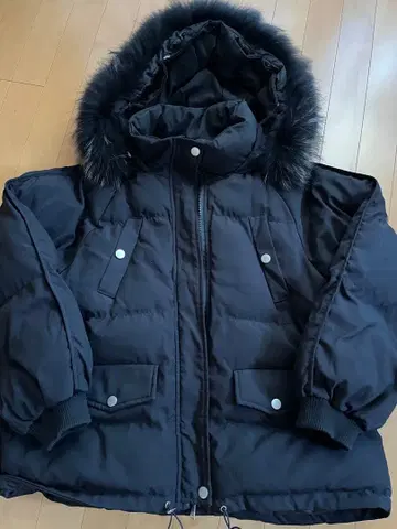 퍼 포함 블랙 다운 자켓
