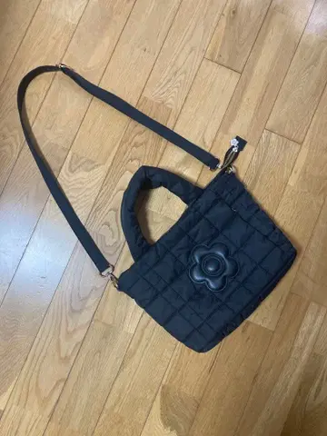 새상품급 블랙 퀼팅 숄더백