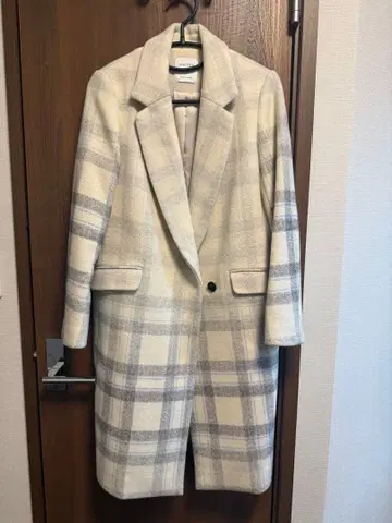 UNITED TOKYO 아이보리 그라데이션 체크 무늬 울 코트