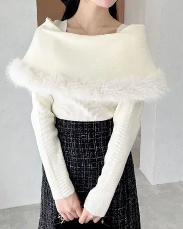 인조 모피 부착 케이프 니트