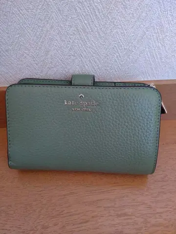 케이트 스페이드 2단 접이식 지갑 탁한 그린