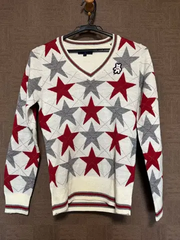 캘러웨이 별 패턴 V넥 니트 스웨터