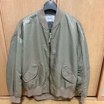 베이지 봄버 자켓 38