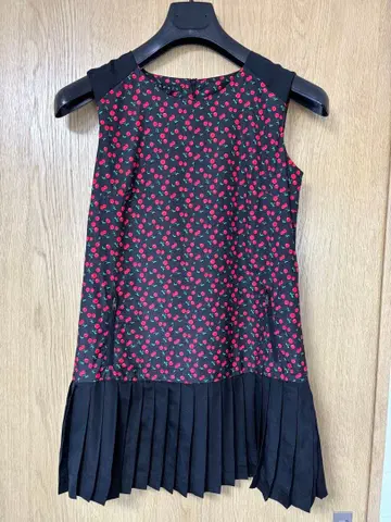 띠어리 체리 프린트 플리츠 스커트 절개 원피스