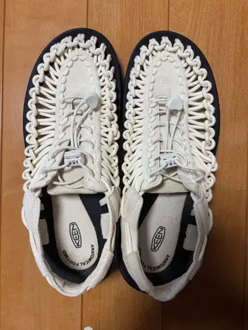 KEEN 유니크 샌들 화이트