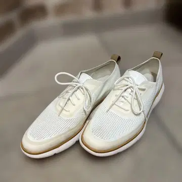 콜한 화이트 메쉬 스니커즈