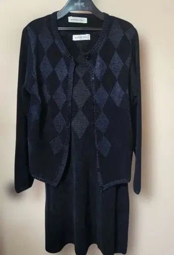 MAYSON GREY 다이아몬드 패턴 가디건 원피스 세트