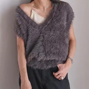 V넥 샤기 니트 베스트 AKTE 차콜 그레이