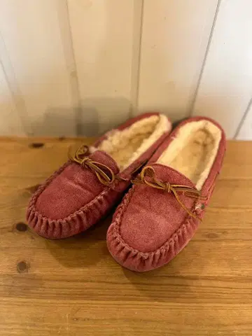 EMU 에뮤 핑크 스웨이드 모카신 (퍼 내부)