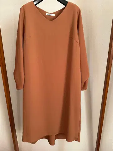 브라운 V넥 긴팔 A라인 원피스