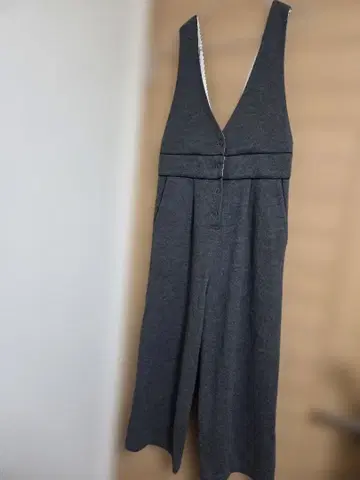 마린프랑세즈 그레이 V넥 버튼 올인원