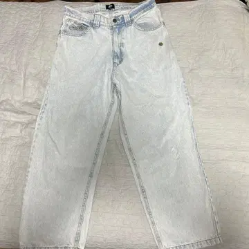 마젠타 라이트 블루 와이드 핏 데님 팬츠