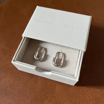마리아 블랙 숀하우저 귀걸이 양쪽 실버