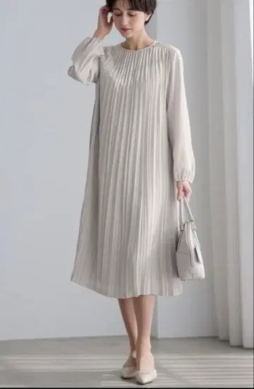 새상품급 23구 워셔블 크리스탈 암젠 플리츠 원피스 사이즈 36