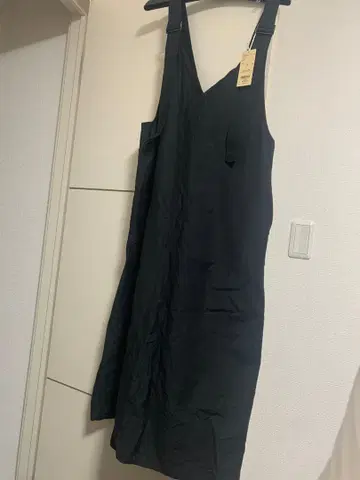 Studioclip V넥 점프 스커트 블랙