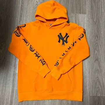 남성용 오렌지 컬러 후드 부착 트레이닝복