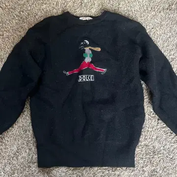 자수 로고 블랙 니트 스웨터