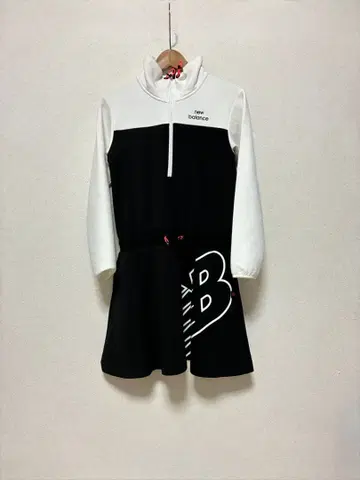 new balance 원피스 화이트/블랙 방한